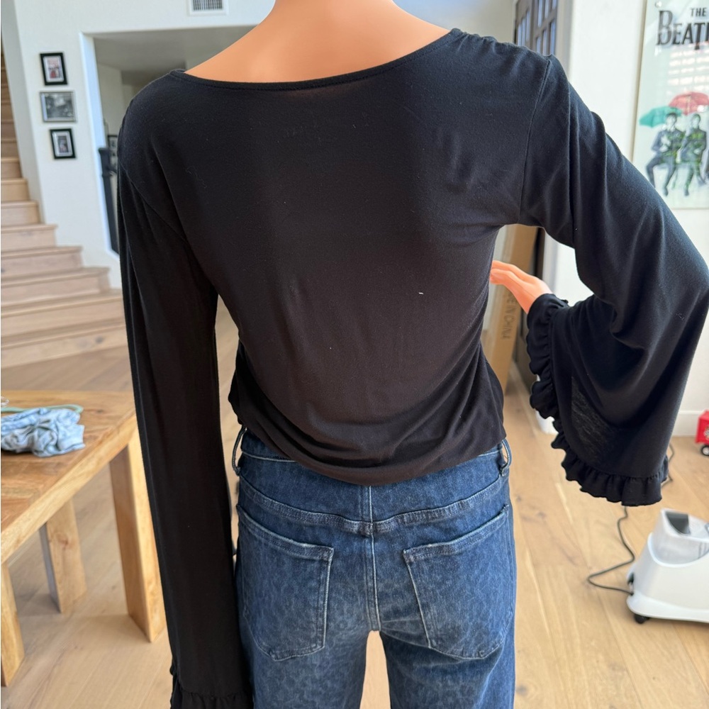 American Eagle Outfitters Black Draped V-Neck Long Sleeve Crop Top - Picture 4 of 6